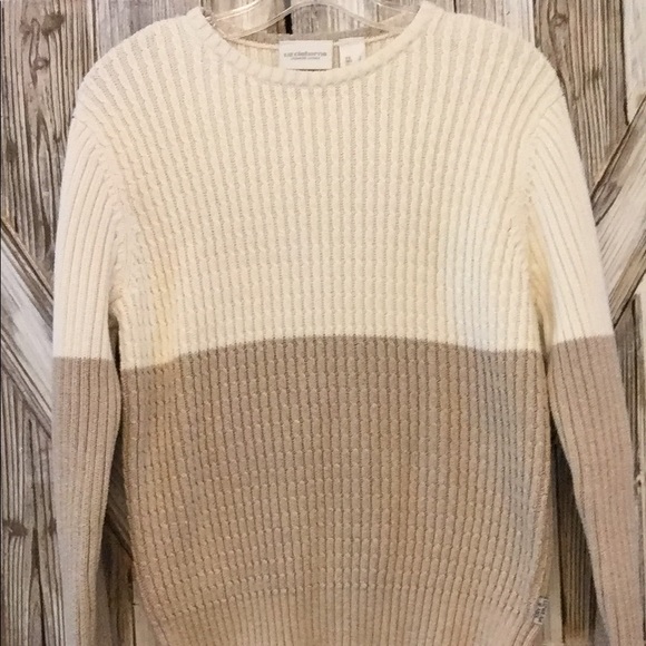 Sweater. - Picture 1 of 3